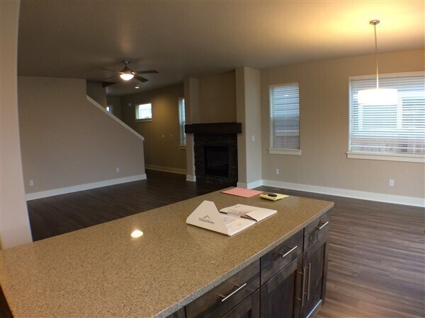 Foto del edificio - 63166-63166 NE Meridian Pl