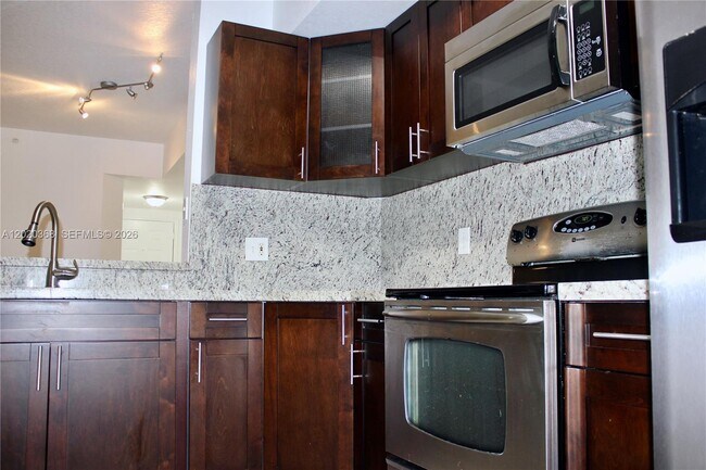 Foto del edificio - 2548 Centergate Dr
