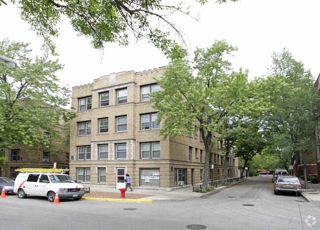 Building Photo - 520 W Belden Ave