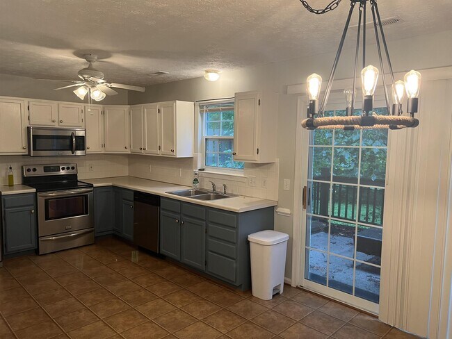 Building Photo - 94 Mulberry Cir
