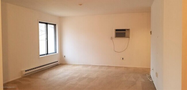 Building Photo - 120 Amberly Dr