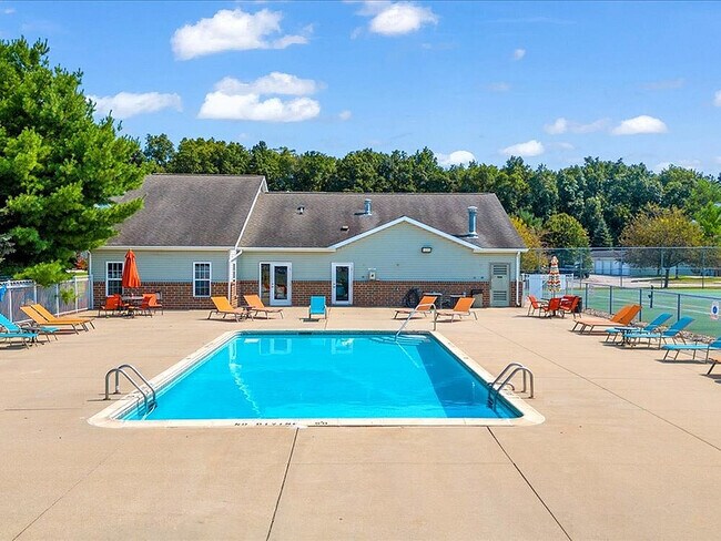 Piscina en Somerset Park Apartments - Somerset Park