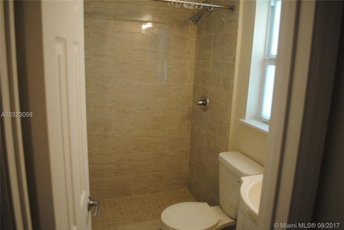 Foto del edificio - 7718 Carlyle Ave