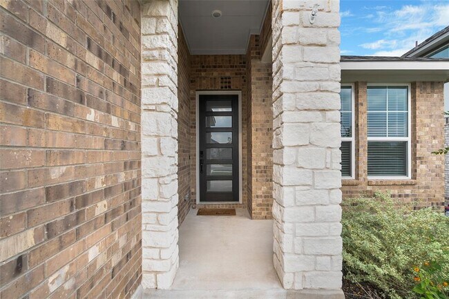 Building Photo - 912 Leaning Oak Ln