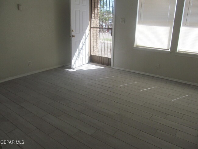 Building Photo - 253 Jensen Ave