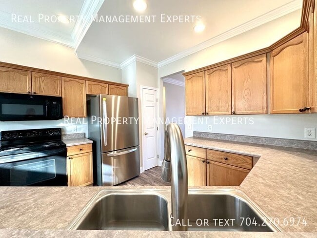 Building Photo - 8900 Hadco Ln