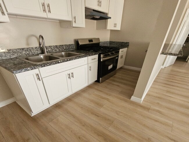 Building Photo - 8936 Cedros Ave