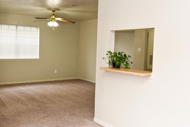 Building Photo - 700 Navarro Dr