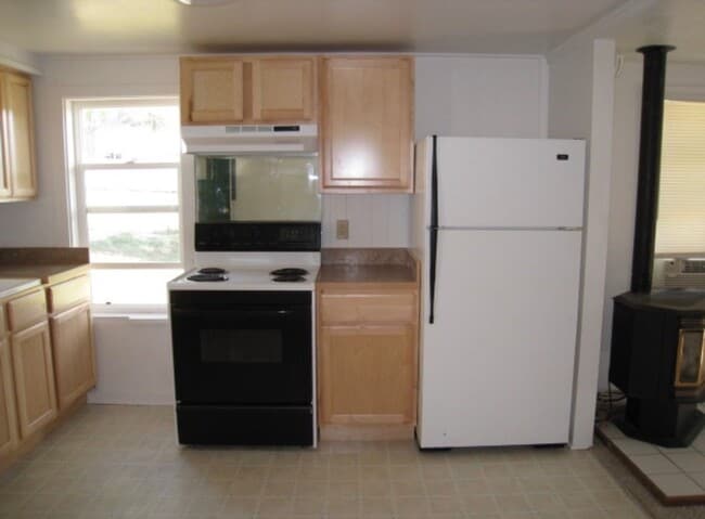 Building Photo - 2 bedroom 1 bath home