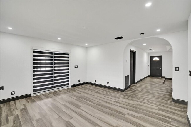 Building Photo - 1705 SW 100th Ave