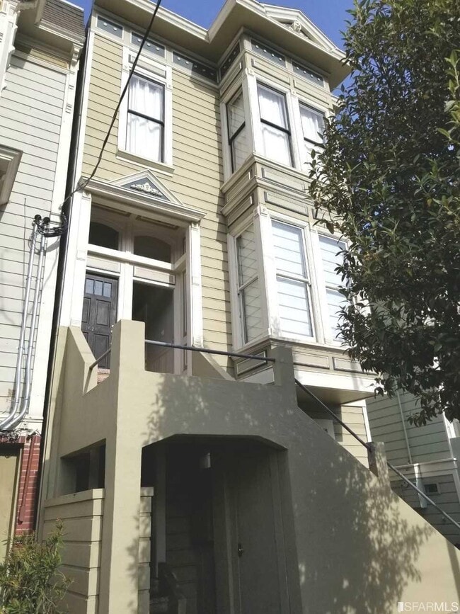 Building Photo - 1626 Hayes St