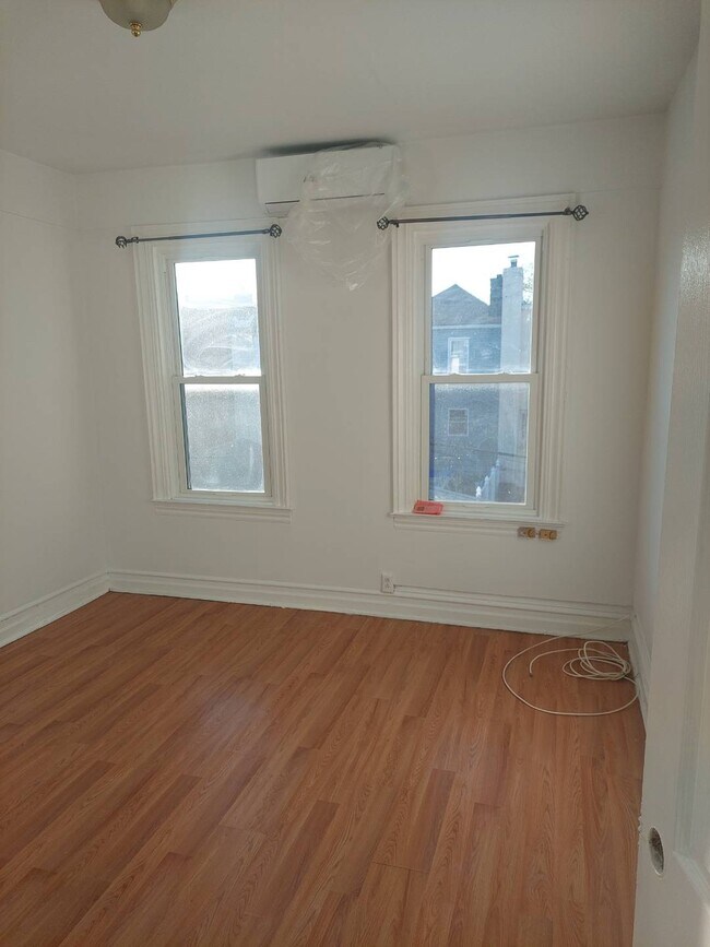 Foto del edificio - 376 E 45th St