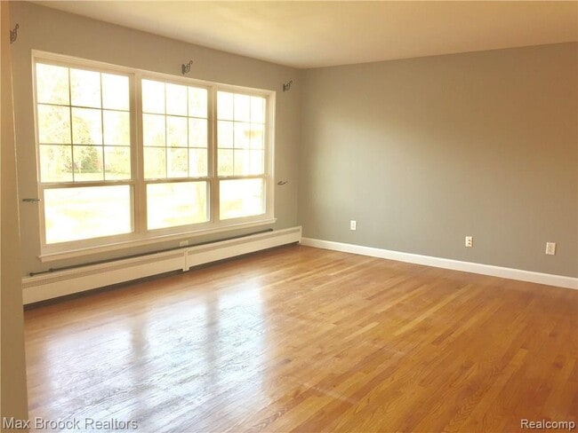 Building Photo - 3210 Shenandoah Dr