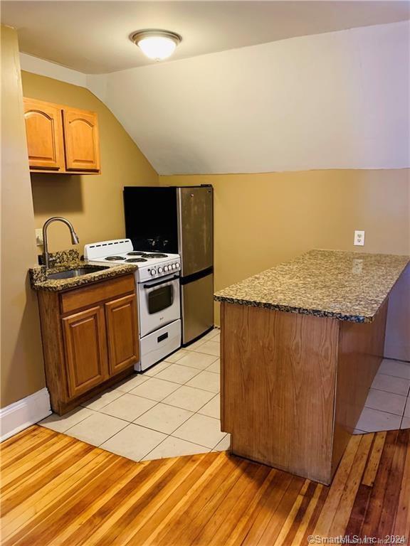 Foto del edificio - 62 Quaker Ln S