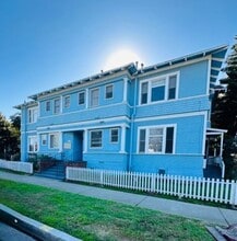 Building Photo - 1106 E 1st St