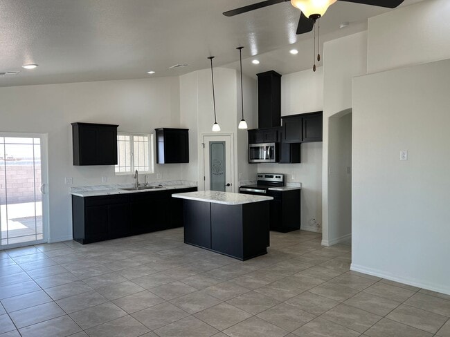 Building Photo - Newer San Luis Home available for Rent - 3...