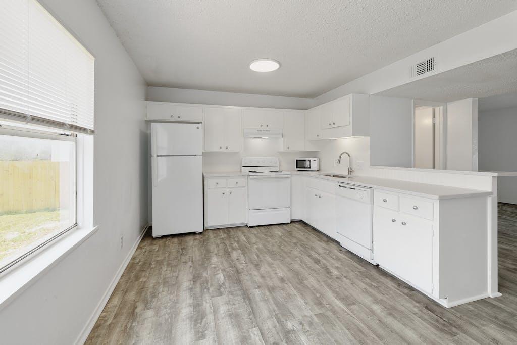 Foto principal - 5211 Thunderbird St
