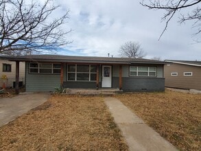Building Photo - 306 River Oaks St