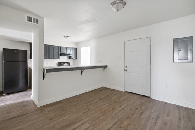 Building Photo - 4450 Gawain Dr