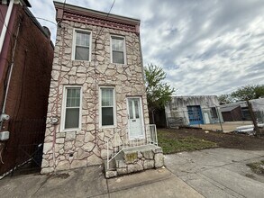 Building Photo - 920 Newton Ave