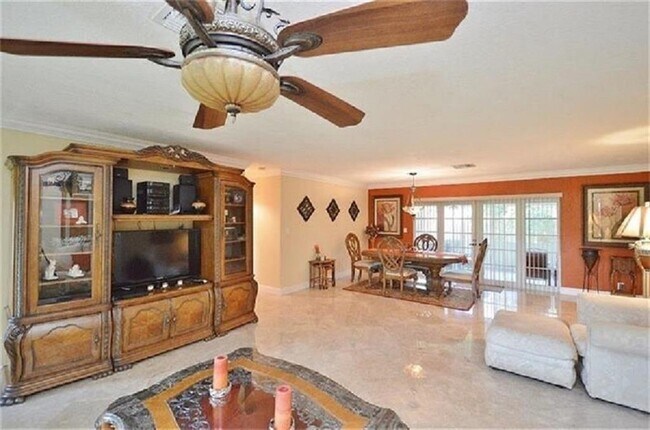 Foto del edificio - 361 SW 60th Ave