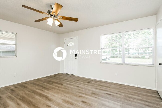 Foto del edificio - 3 Bedroom Pet-Friendly Home in WINTER HAVEN, FL with Main Street Renewal