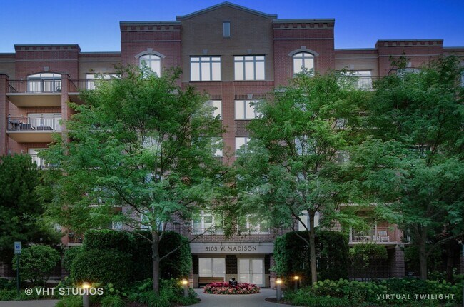 Foto del edificio - 5105 Madison St