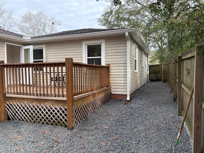 Building Photo - 1948 Monroe St