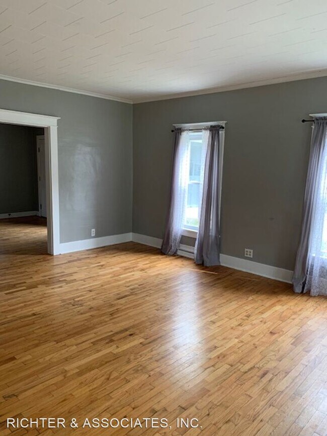 Building Photo - 3 br, 1 bath House - 307 E BROAD