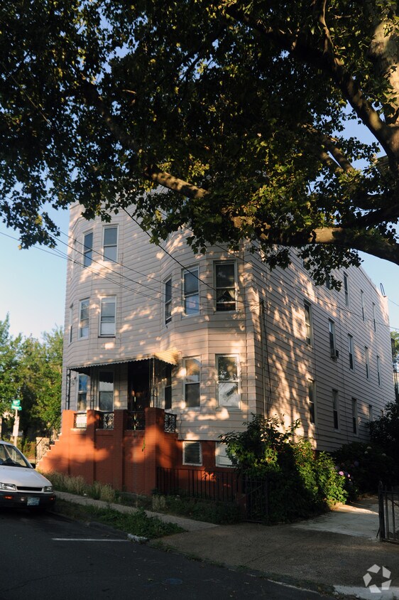 Foto del edificio - 437 Ogden Ave