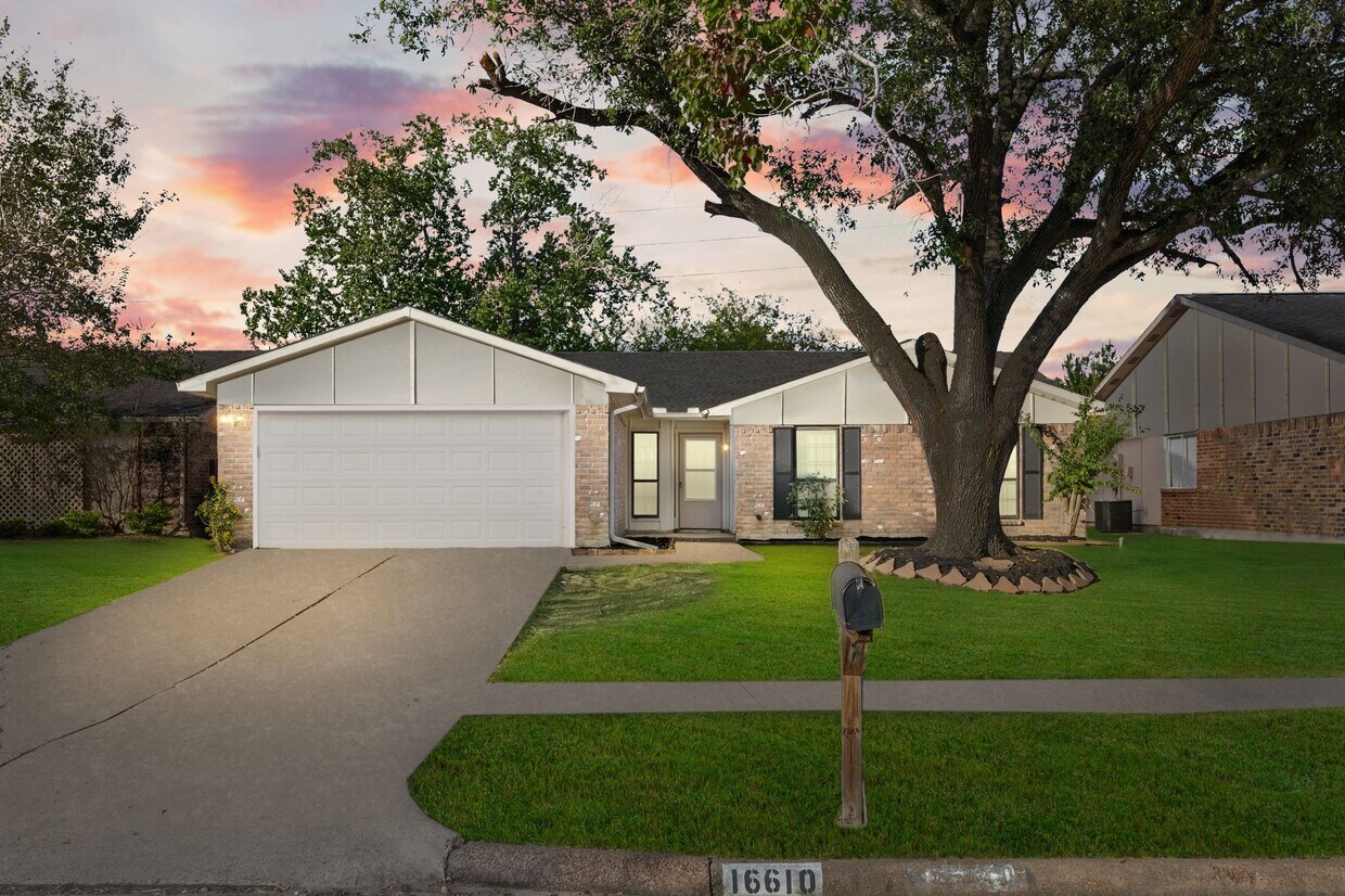 Primary Photo - 16610 Carbridge Dr