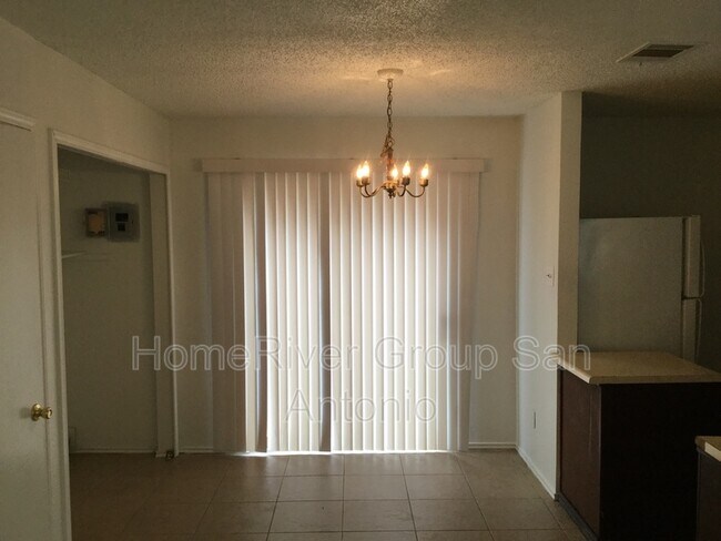 Foto del edificio - 8842 Meadow Trace St