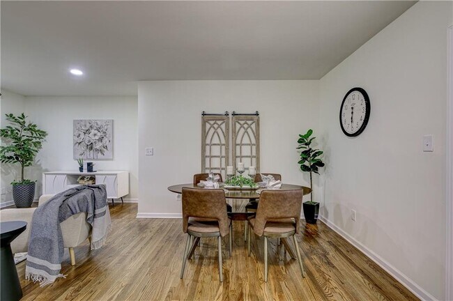 Foto del edificio - 131 Brookwood Dr SW
