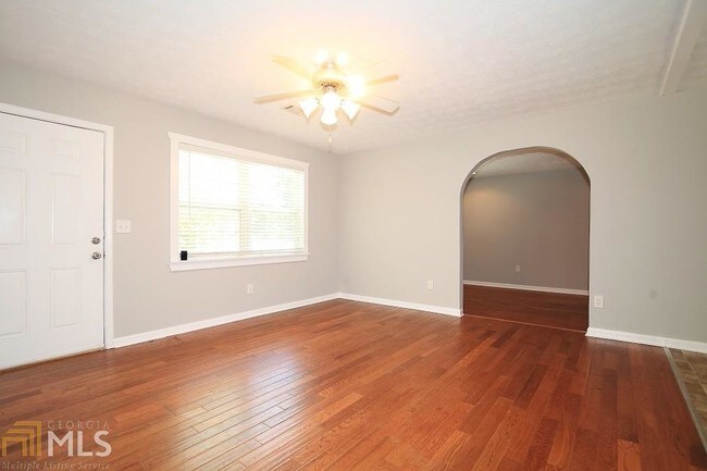 Building Photo - 1421 Foxhall Ln