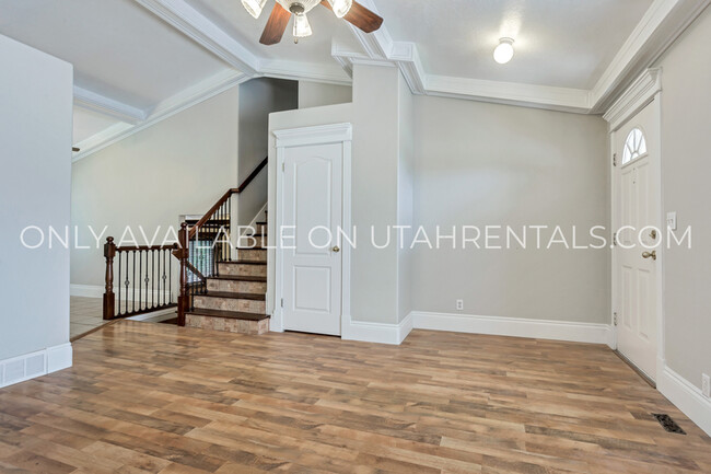 Building Photo - 1437 E Murdock Dr