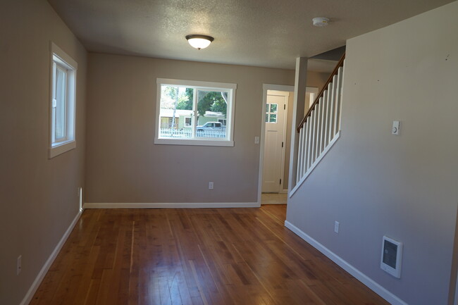 Building Photo - Charming Yacolt Home w/ Updates Throughout...