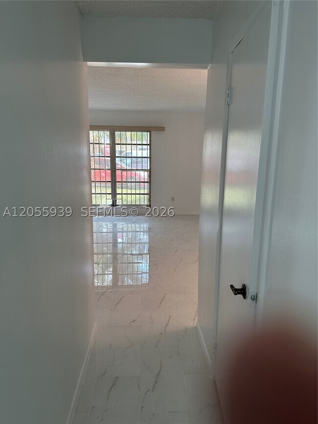 Foto del edificio - 9270 Fontainebleau Blvd