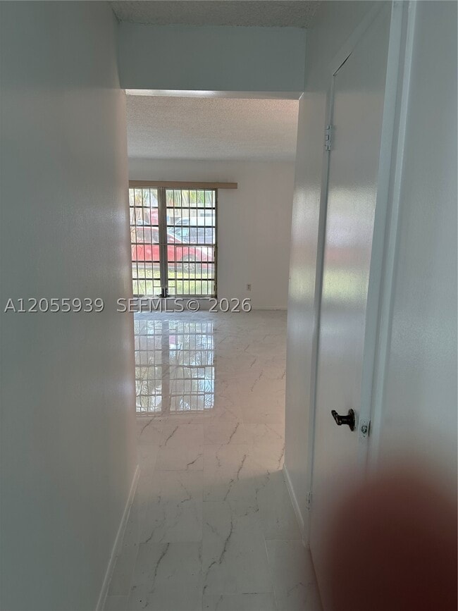 Building Photo - 9270 Fontainebleau Blvd