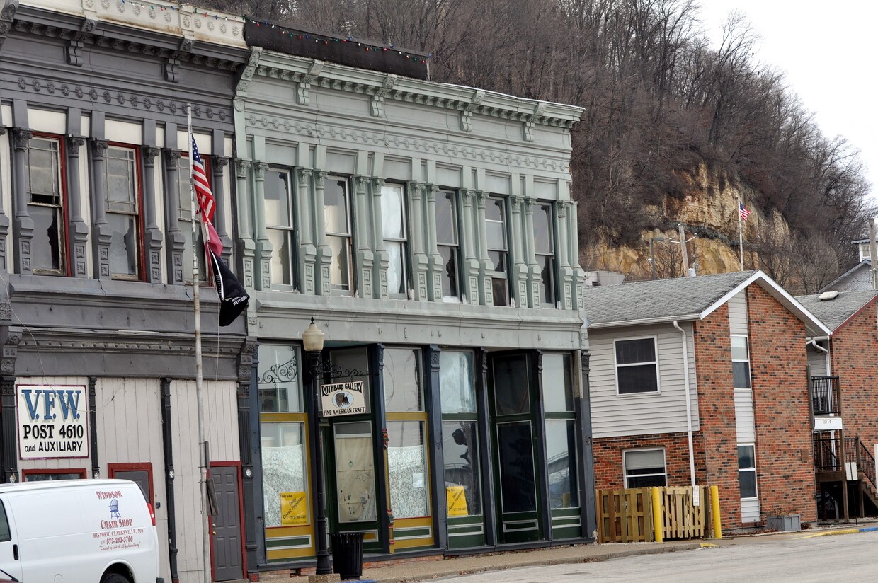 Complex is on the right side of picture - 399 N 1st St