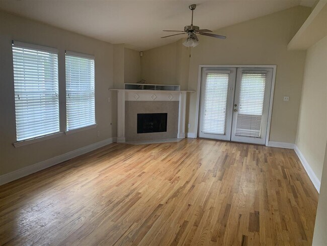 Foto del edificio - 1445 Crescent Hills Dr