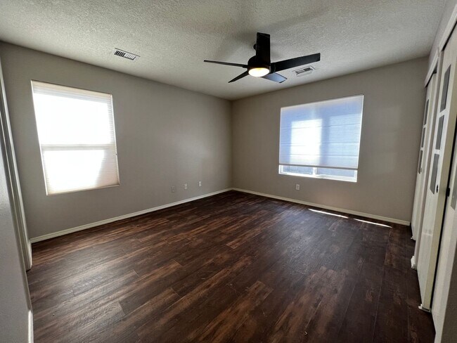 Foto del edificio - Beautiful 3 bedroom 2 bathroom home.