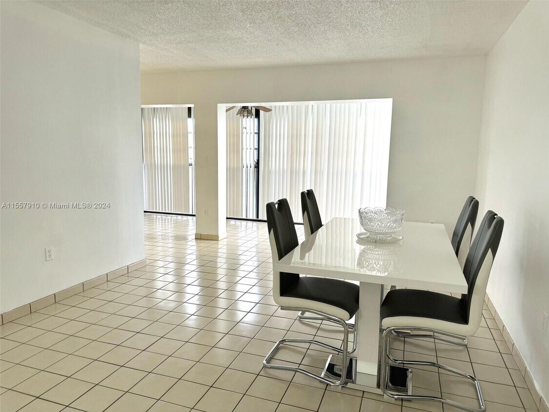 Building Photo - 1300 SW 122nd Ave