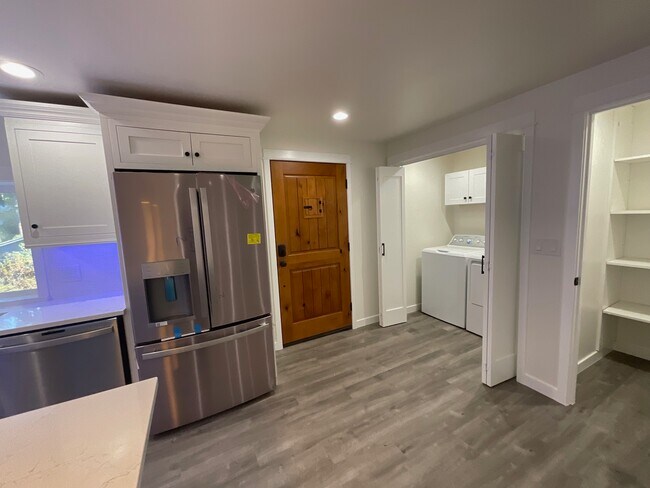 Foto del edificio - 1577 Woodside Dr