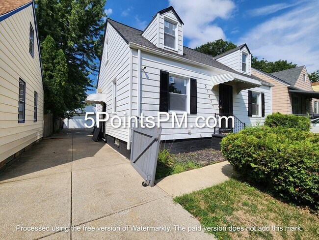 Foto del edificio - 21411 Raymond St