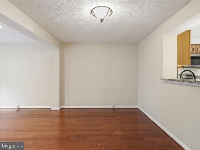Foto del edificio - 1563 Autumn Ridge Cir