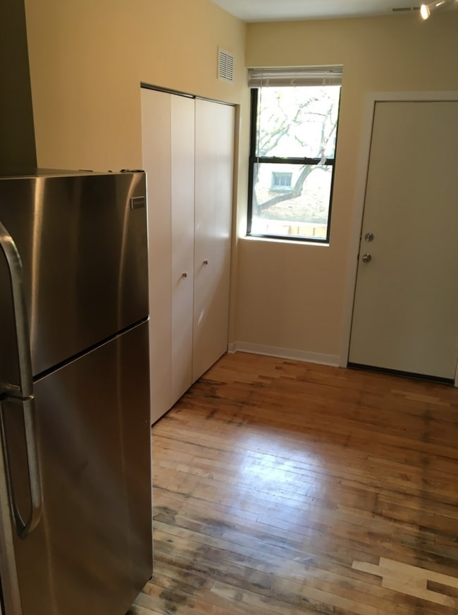 Kitchen - 6603 N Campbell Ave