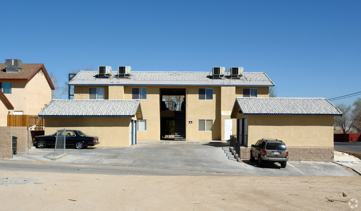 Building Photo - 16687 Zenda St