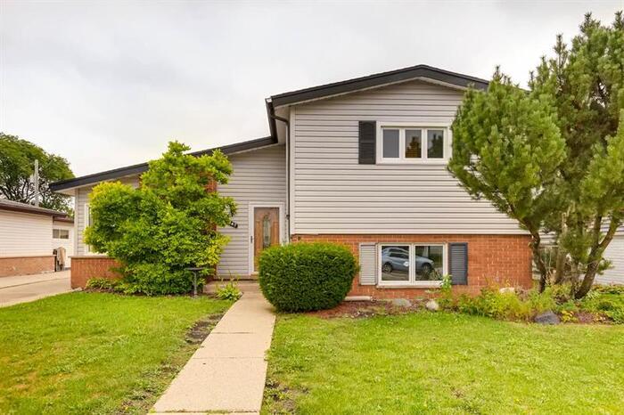 Primary Photo - 8147 N. Chester Ave, Niles, IL, 60714