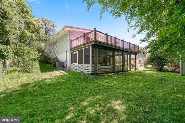 Building Photo - 402 Hillsboro Dr