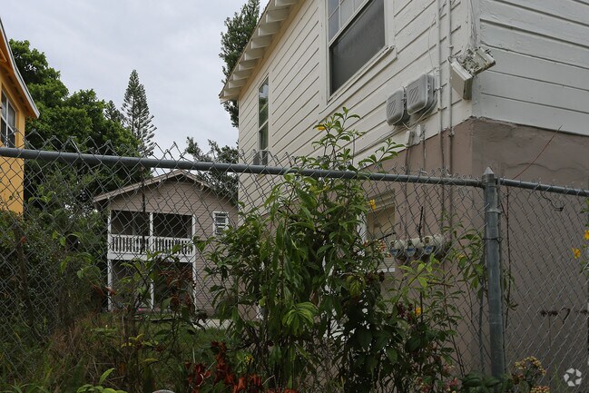 Building Photo - 817 7th St